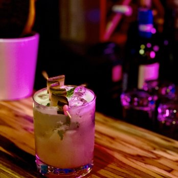 Low Down Bar - Hotel lobby - Cocktail Bars Near Me - Collingwood, Ontario