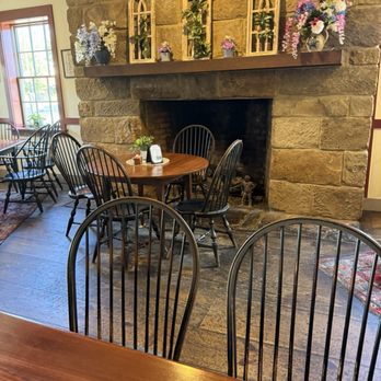 Artists Colony Restaurant - Breakfast & Brunch Near Me - Nashville, Indiana