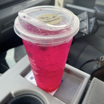 Starbucks - Mango dragonfruit refresher - Coffee & Tea Near Me - Jacksonville, North Carolina Starbucks - Mango dragonfruit refresher - Coffee & Tea Near Me - Jacksonville, North Carolina
