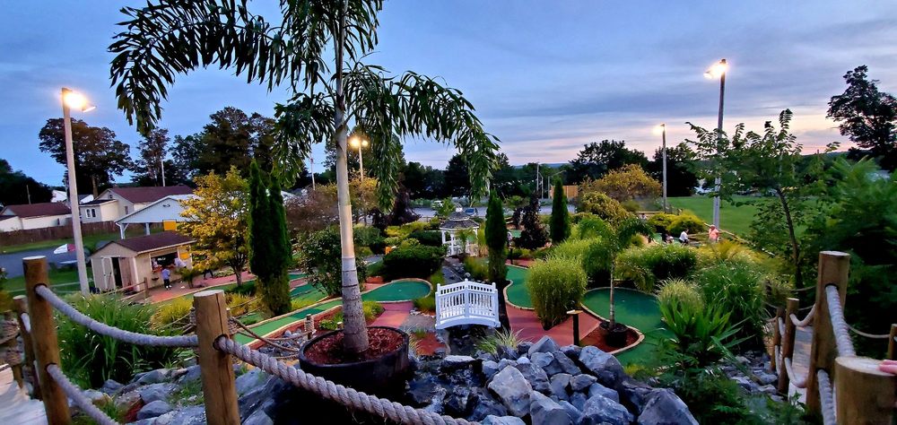 Social spots from Palm Springs Mini Golf