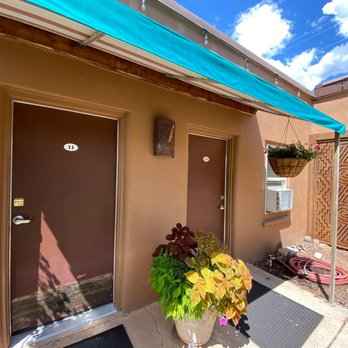 Stone Lizard Lodge - Room entrances - Hotels Near Me - Blanding, Utah Stone Lizard Lodge - Room entrances - Hotels Near Me - Blanding, Utah