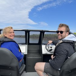 Gibbons Motor Toys - Our marine specialists Tracy and Charles had a blast getting to know the new Coyote model, the 195 Laker, at Half Moon Lake.