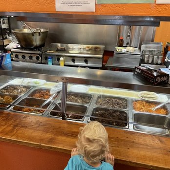 Gordos - a child looking at a buffet - Grocery Near Me - Birmingham, Alabama