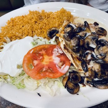 El Metate - Chicken and Mushrooms - Mexican Near Me - Knoxville, Tennessee El Metate - Chicken and Mushrooms - Mexican Near Me - Knoxville, Tennessee