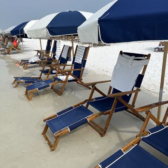 Henderson Park Inn - Plenty of front row beach chairs and umbrellas! - Hotels Near Me - Destin, Florida