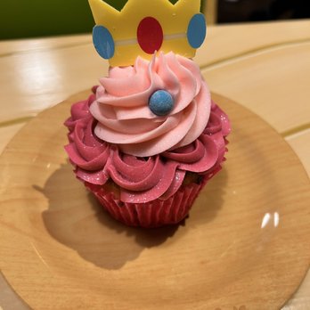 Toadstool Cafe - Peach's cupcake - Cafes Near Me - Universal City, California Toadstool Cafe - Peach's cupcake - Cafes Near Me - Universal City, California