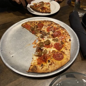 Yard House - pizza - New American Near Me - San Jose, California