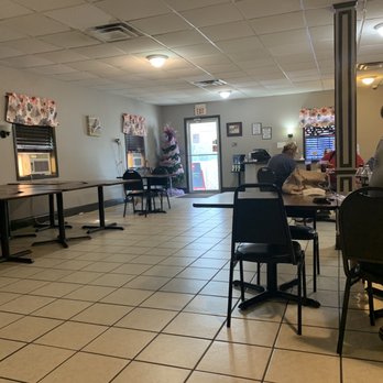 Me-Maws Cajun Cuisine - Front entrance - Cajun/Creole Near Me - Larose, Louisiana Me-Maws Cajun Cuisine - Front entrance - Cajun/Creole Near Me - Larose, Louisiana