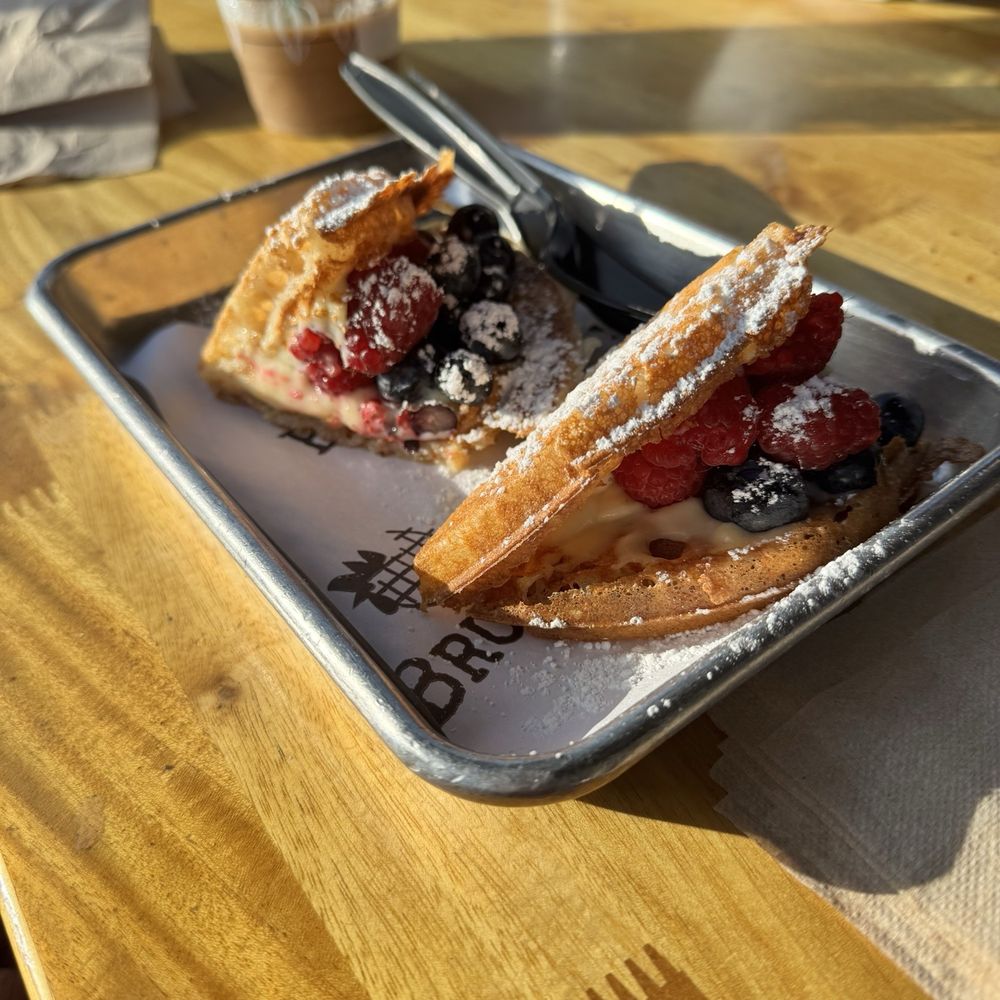 Bruxie - LEMON CREAM & BERRIES - Sandwiches Near Me - Orange, California
