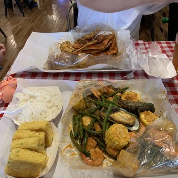 Lowcountry South Loop - Cajun/Creole Near Me - Chicago, Illinois