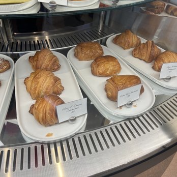 Après Ski Chalet - Baked goods and croissants - Burgers Near Me - New York, New York