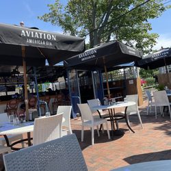 Southampton Publick House - Lunch out back
