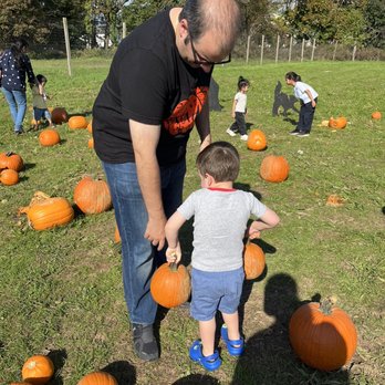 Decker Farm - Farmers Market Near Me - Staten Island, New York