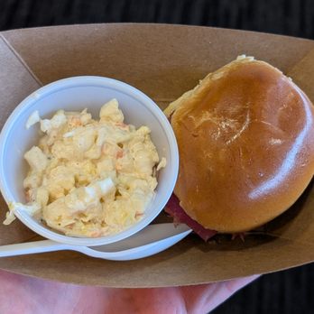 United Club - Coleslaw and a corned beef sandwich - Airport Lounges Near Me - Minneapolis, Minnesota United Club - Coleslaw and a corned beef sandwich - Airport Lounges Near Me - Minneapolis, Minnesota