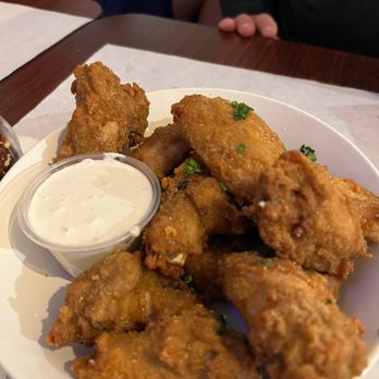 Amano - Wing were very tasty and crunchy, garlic wings - Pizza Near Me - Las Vegas, Nevada