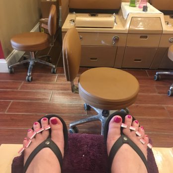Glamour Nails & Spa - Drying on the comfy chair - Nail Salons Near Me - Bel Air, Maryland