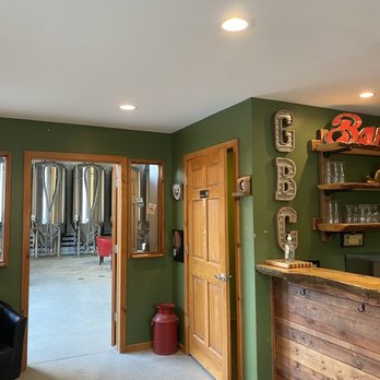 Glenmere Brewing Company - a bar and a living room - Breweries Near Me - Florida, New York