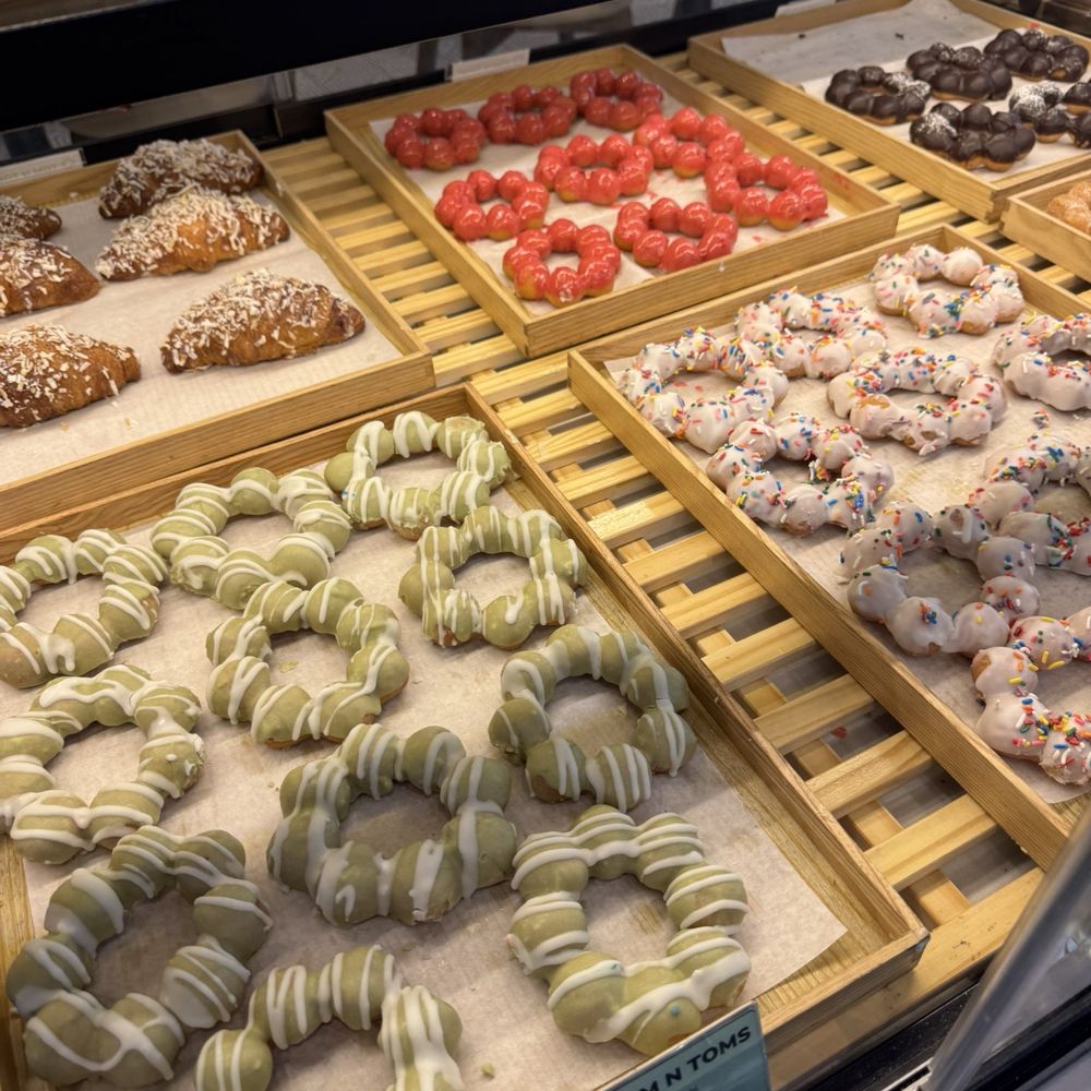 Tom N Toms Coffee & Eatery - Coffee & Tea Near Me - Houston, Texas