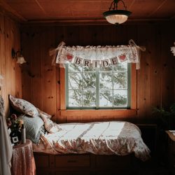 Cabins on the Point - Inside the Heather Cabin| Photo by Adina Preston | https://adinaprestonphotography.pixieset.com/