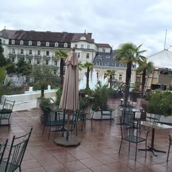 Do&Co Cafe Restaurant - Terrasse im Regen