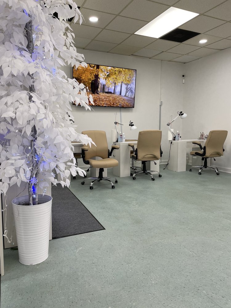 LAKESIDE NAILS Updated September 2024 36 Photos 3061 N Columbia