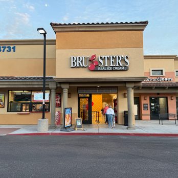 Bruster's Real Ice Cream - Front entrance - Desserts Near Me - Phoenix, Arizona