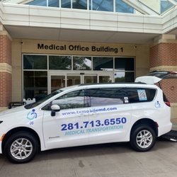 Texas Mobile MD - A Chrysler Voyager Van Two potential seating arrangements. [Three ambulatory + one wheelchair] [One ambulatory + Two Wheelchairs]