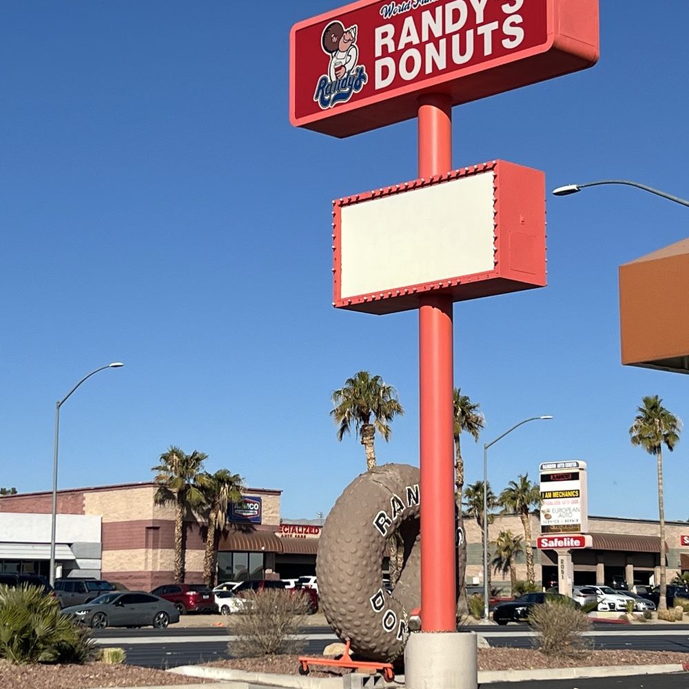 Randy's Donuts - Outside sign - Coffee & Tea Near Me - Las Vegas, Nevada Randy's Donuts - Outside sign - Coffee & Tea Near Me - Las Vegas, Nevada