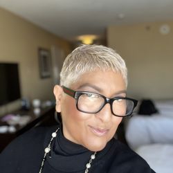Corrine Rene Studio - Kailua - Bleach and tone and a pixie