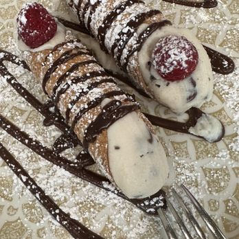 Pazzo Pomodoro - Cannoli Classici - Pizza Near Me - Vienna, Virginia Pazzo Pomodoro - Cannoli Classici - Pizza Near Me - Vienna, Virginia