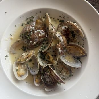 The Beach House by 604 - clams cooked in white wine & butter - Cocktail Bars Near Me - Waianae, Hawaii The Beach House by 604 - clams cooked in white wine & butter - Cocktail Bars Near Me - Waianae, Hawaii