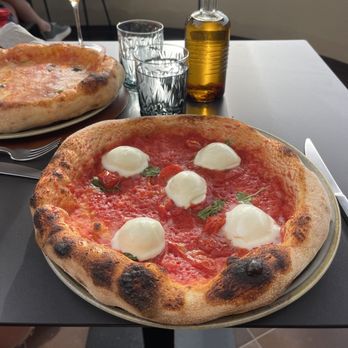 Turonda - Buffalo Pizza - Pizza Near Me - Ortisei, BZ