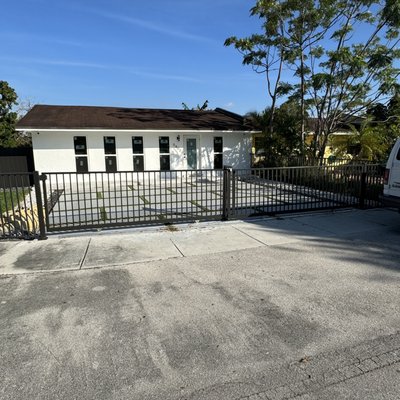 Metal Fences - We install metal fences, automatic fences, and more.
