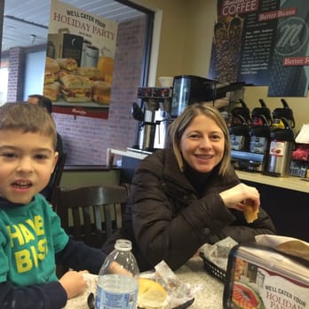 Manhattan Bagel - Nice coffee bar. - Bagels Near Me - Spotswood, New Jersey