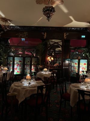 Maxim's de Paris by null