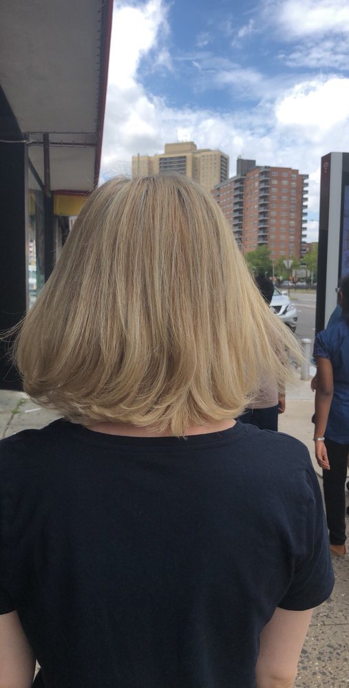 Vallar Hair Studio Logo