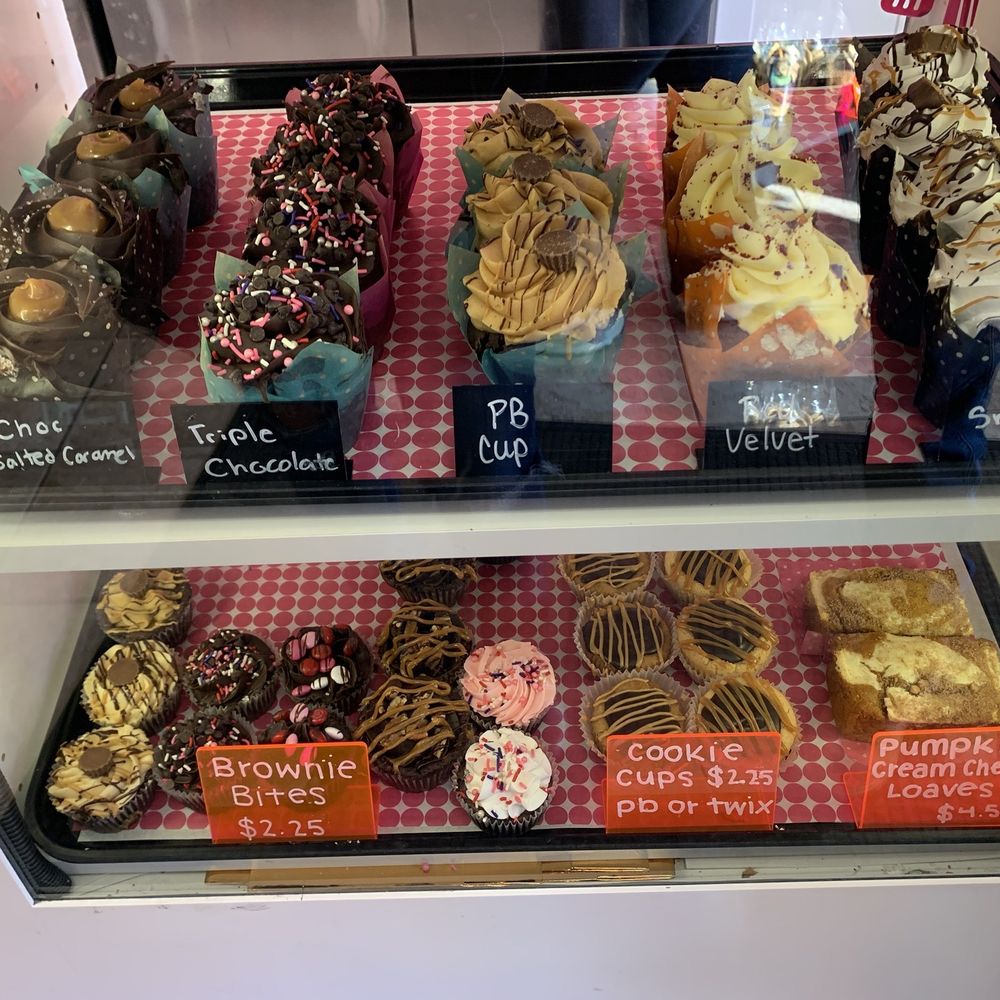 Tamara's the Cake Guru - Cupcake bar - Bakeries Near Me - Oshkosh, Wisconsin