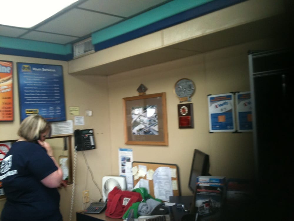 BLUE BEACON OF WEATHERFORD 1926 Santa Fe Dr, Weatherford, Texas