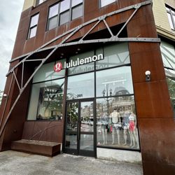 Lululemon - Front entrance to store