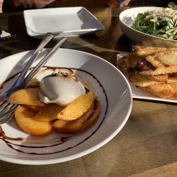 401K Food & Wine - Summer peach and burrata crostini, arugula salad with dates and honey dressing. - Gluten-Free Near Me - Venice, California 401K Food & Wine - Summer peach and burrata crostini, arugula salad with dates and honey dressing. - Gluten-Free Near Me - Venice, California