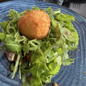 The Laroch Bar - Goat cheese with fruit. I asked for some rocket. - Scottish Near Me - Ballachulish, HLD