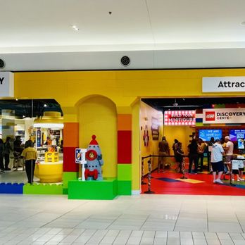 LEGO Discovery Center - Main entrance - lower level from Yard House entrance - Kids Activities Near Me - Springfield, Virginia