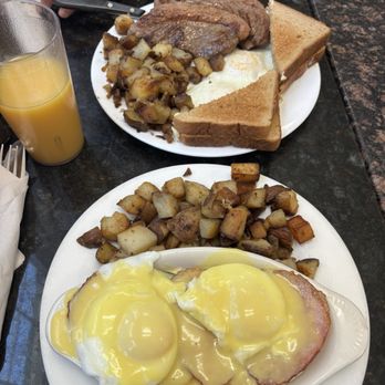 Theo's Cozy Corner - Breakfast & Brunch Near Me - Boston, Massachusetts