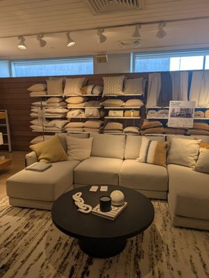 Crate & Barrel by null