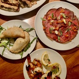 Top to bottom: Pita au fromage d'Alep, Basterma à l'arménienne, Samboussak, Crevettes Michoui