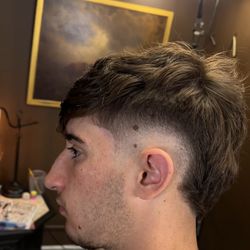 KT Barbershop - Burst fade textured fringe