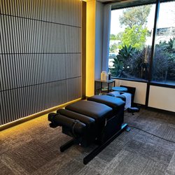 Head Neck & Spine Center of San Diego - Chiropractic treatment Room