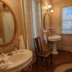Purple Sage Inn - Each bathroom had so much personality. The light fixtures were beautiful.