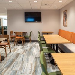 Hampton Inn Seattle-Airport - Breakfast Area