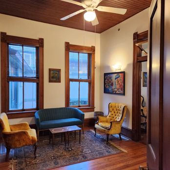 Vintage Bookstore And Wine Bar - Room for a few friends - Wine Bars Near Me - Austin, Texas Vintage Bookstore And Wine Bar - Room for a few friends - Wine Bars Near Me - Austin, Texas